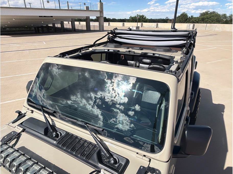 Used 2022 Jeep Gladiator Rubicon w/ Cold Weather Group AWD/4WD image 33