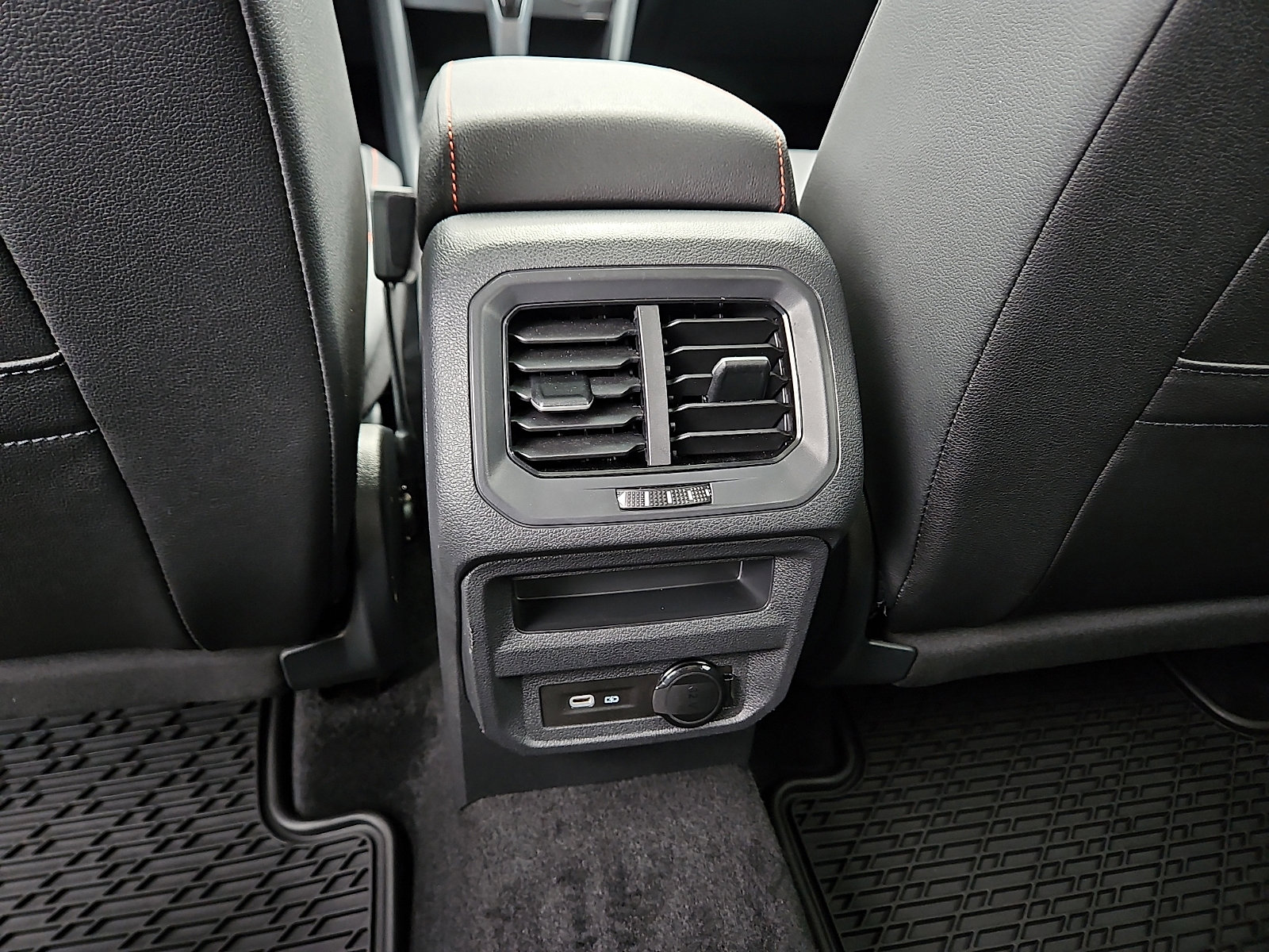 Certified 2024 Volkswagen Tiguan Wolfsburg Edition w/ Panoramic Sunroof Package image 9