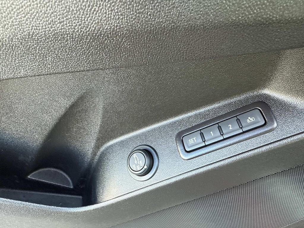 Used 2018 Chevrolet Equinox Premier image 22