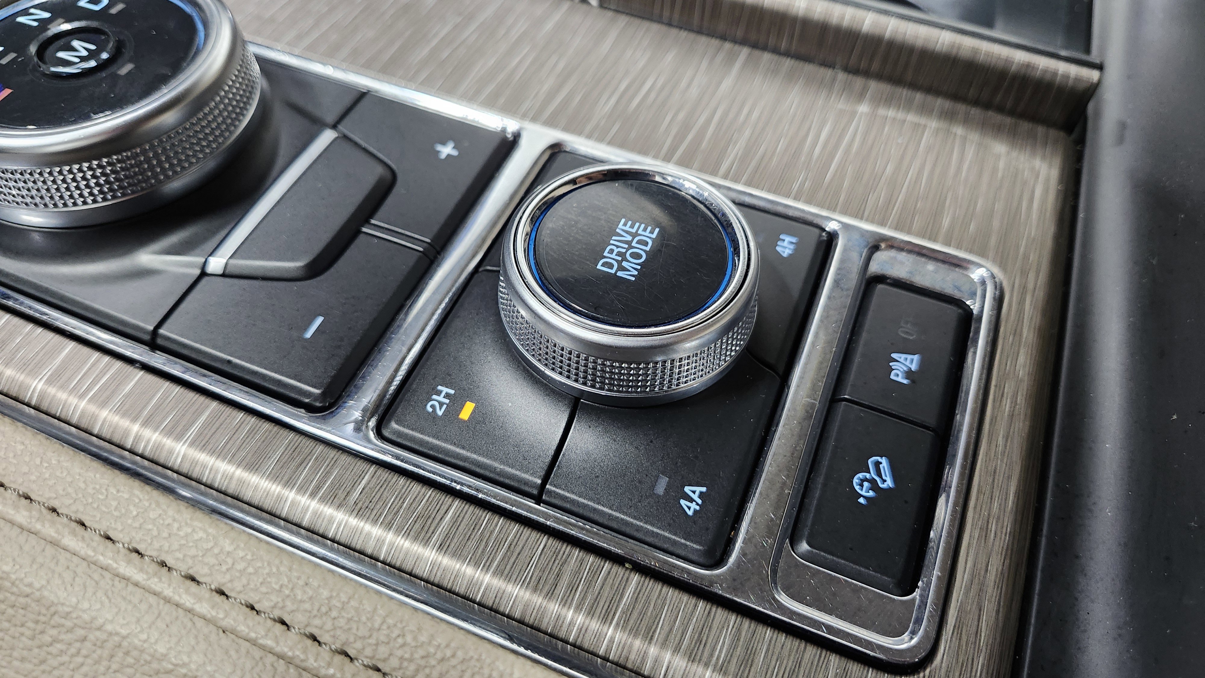 Used 2024 Ford Expedition Limited image 12