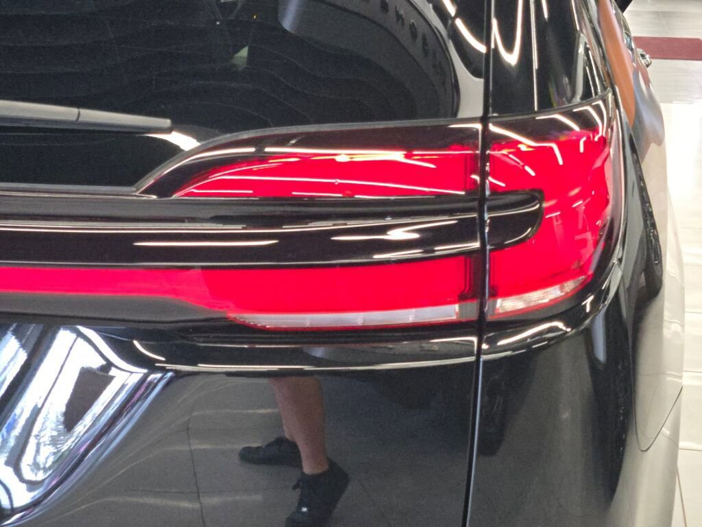 New 2025 Chrysler Pacifica Select FWD image 10