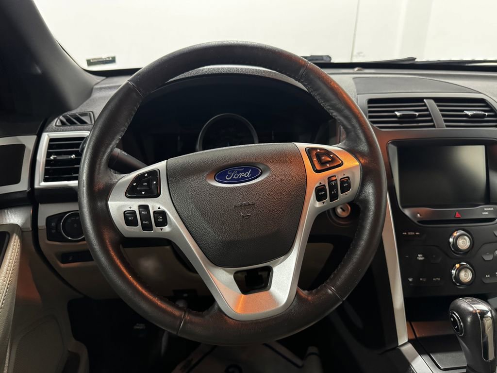 Used 2015 Ford Explorer XLT w/ Equipment Group 202B image 4