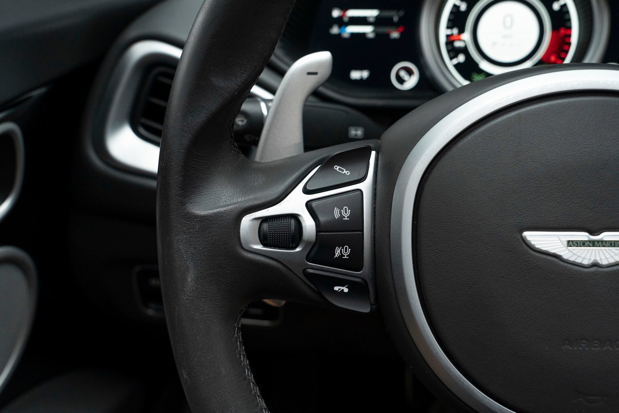 Used 2020 Aston Martin DB11 Volante RWD image 21