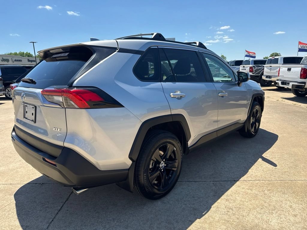 Used 2019 Toyota RAV4 XLE w/ Convenience Package FWD image 4