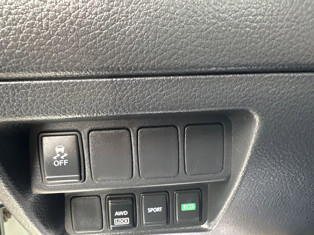 Used 2017 Nissan Rogue S image 25