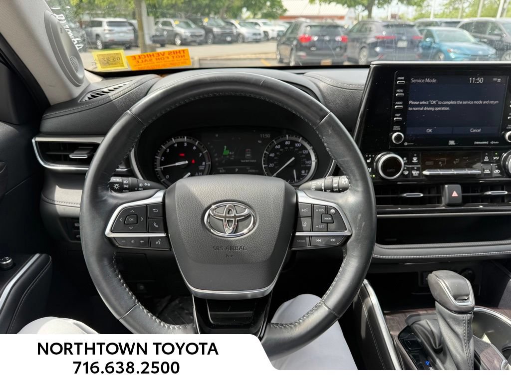 Used 2021 Toyota Highlander Limited AWD/4WD image 2