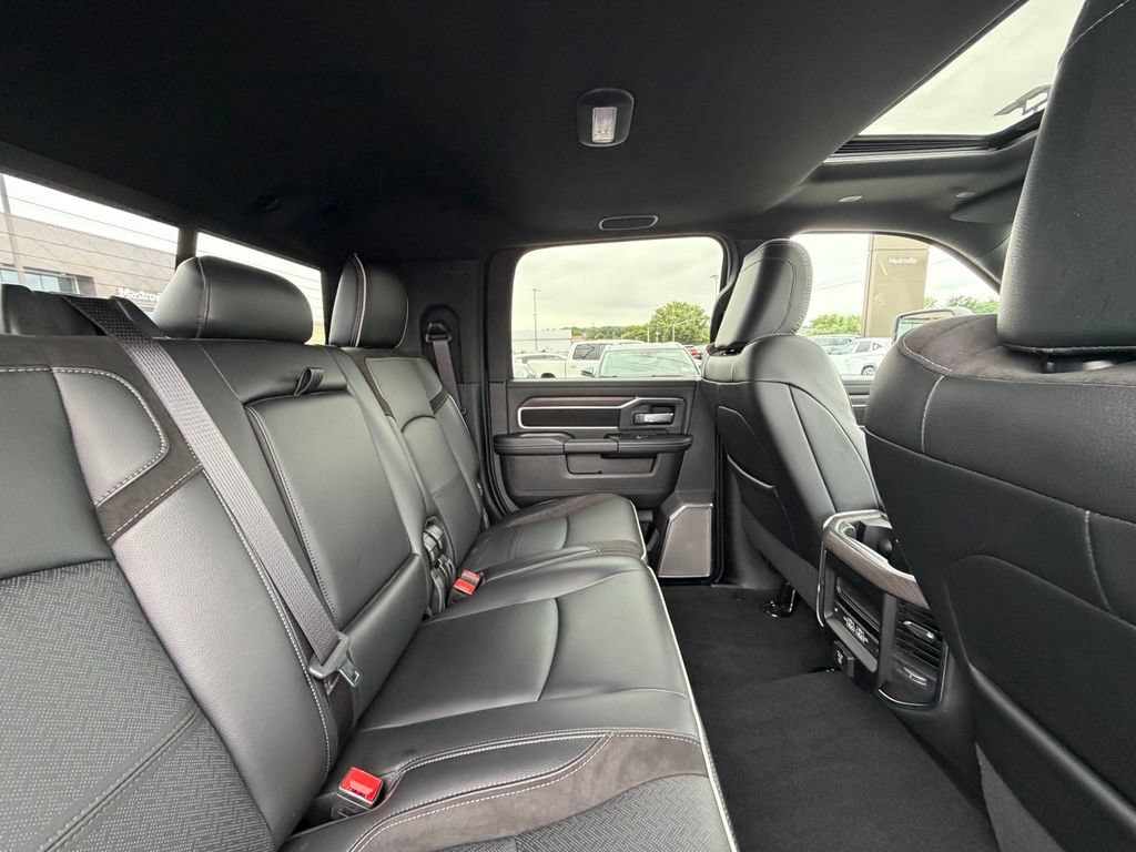 Used 2025 RAM 2500 Laramie AWD/4WD image 40