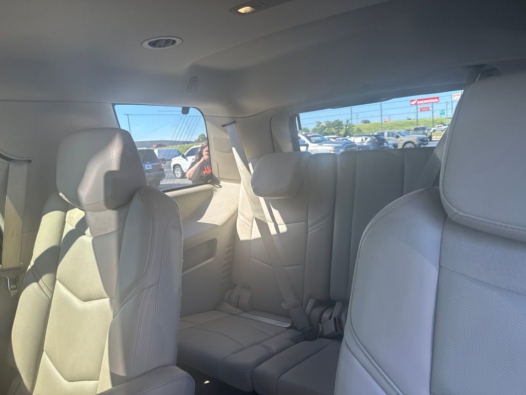 Used 2017 Cadillac Escalade Premium Luxury AWD/4WD image 10