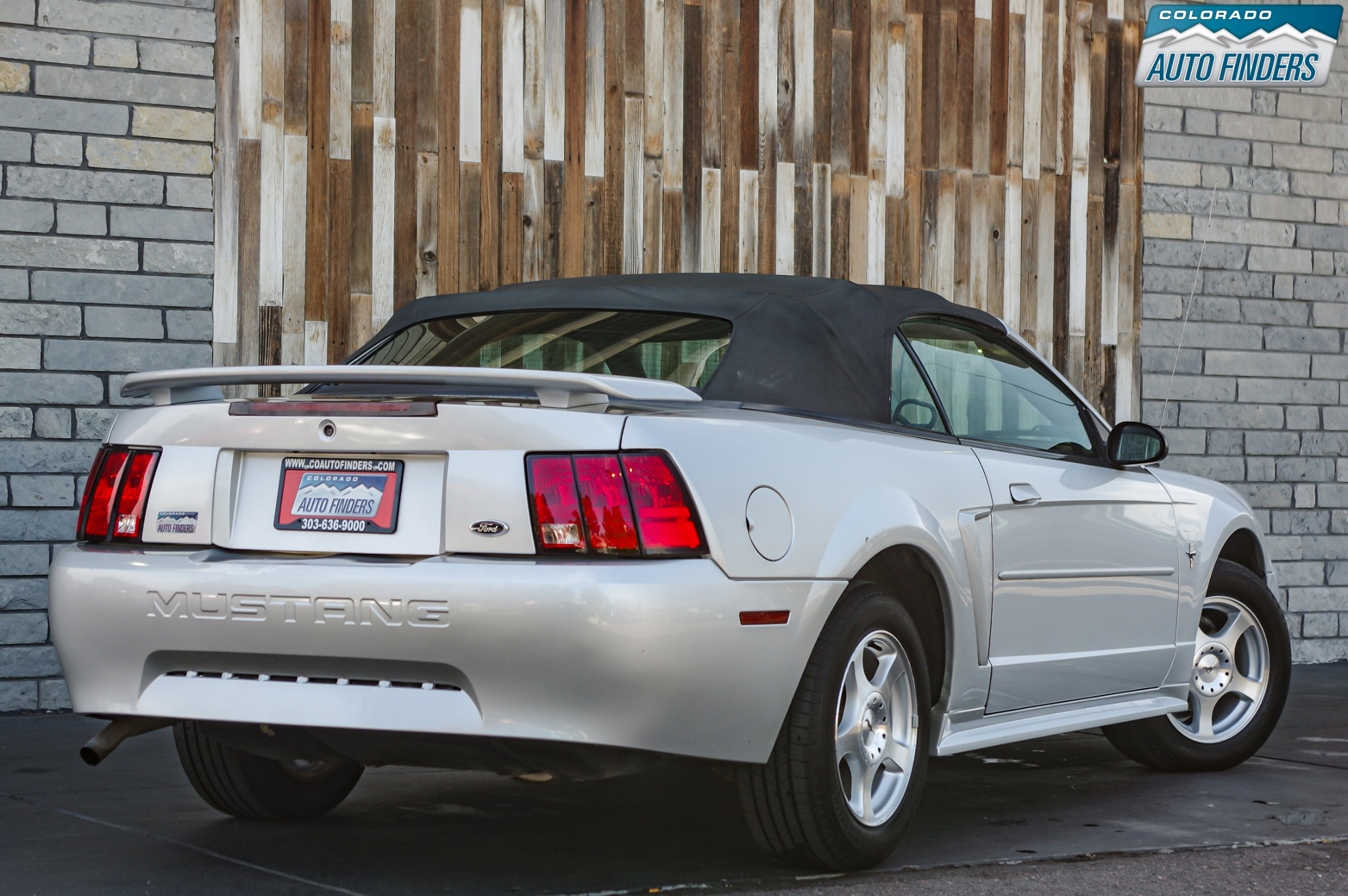 Used 2003 Ford Mustang Convertible image 11