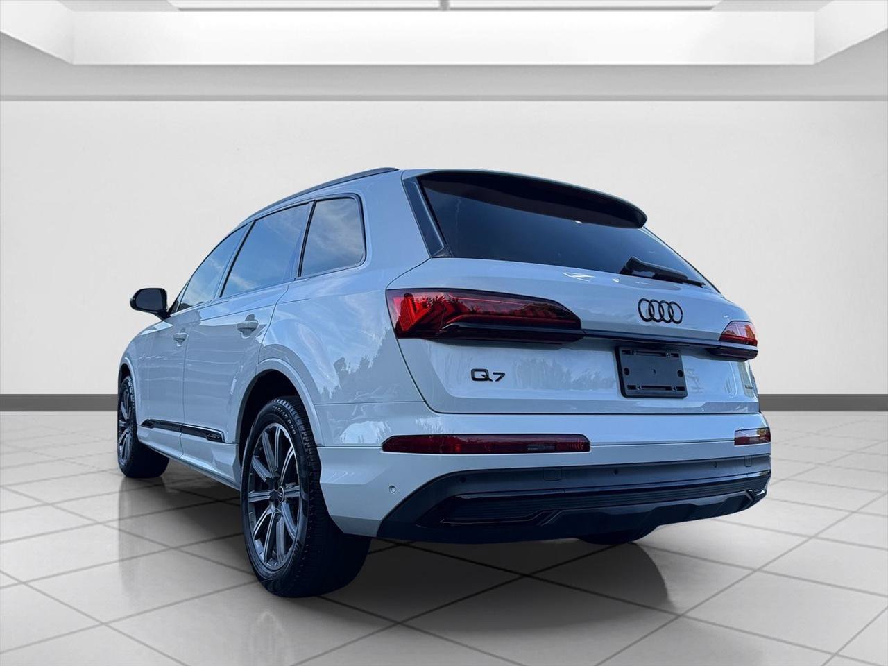 Used 2023 Audi Q7 2.0T Premium Plus w/ Premium Plus Package AWD/4WD image 3