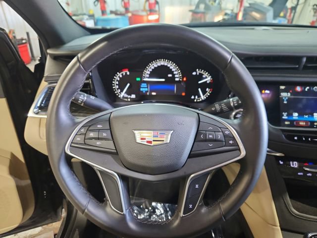Used 2017 Cadillac XT5 FWD image 11