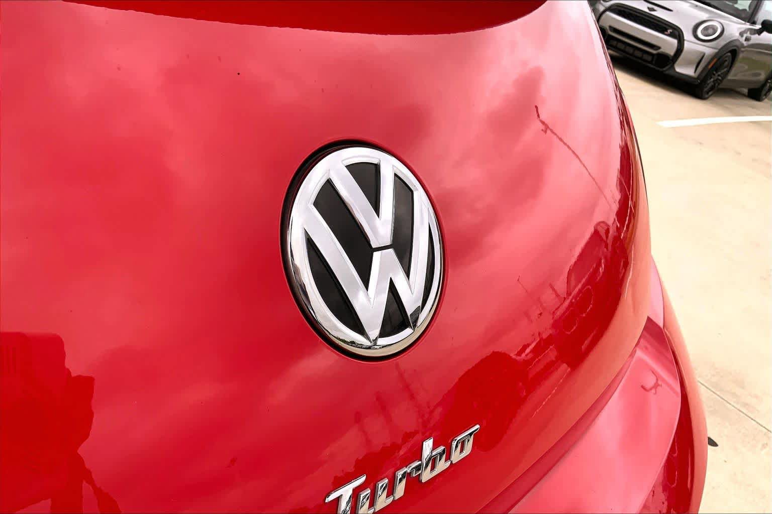 Used 2013 Volkswagen Beetle 2.0T FWD image 29