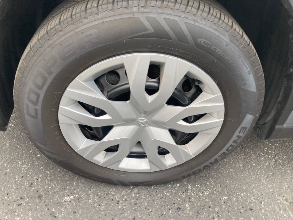 Used 2023 Toyota Corolla Cross L image 31