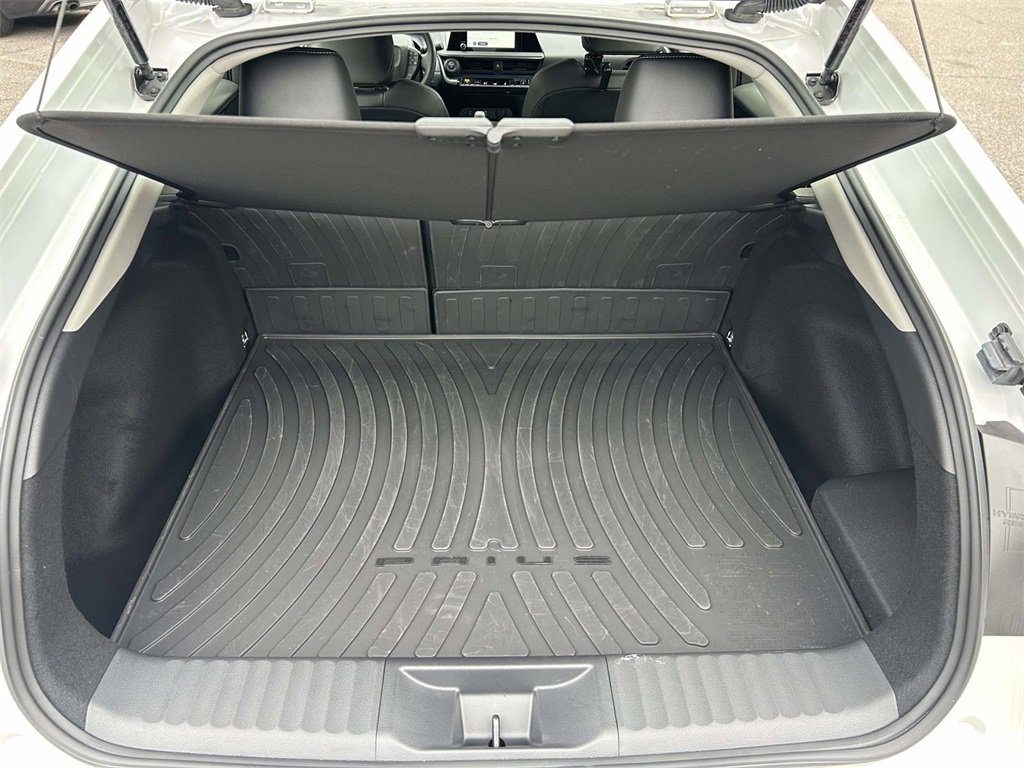 Used 2025 Toyota Prius XLE image 11