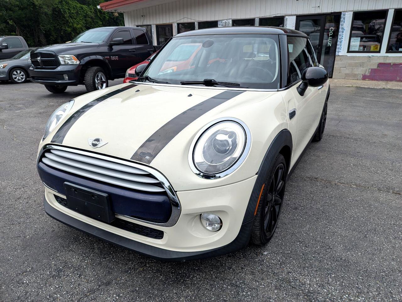 Used 2015 MINI Cooper 2-Door Hardtop image 3