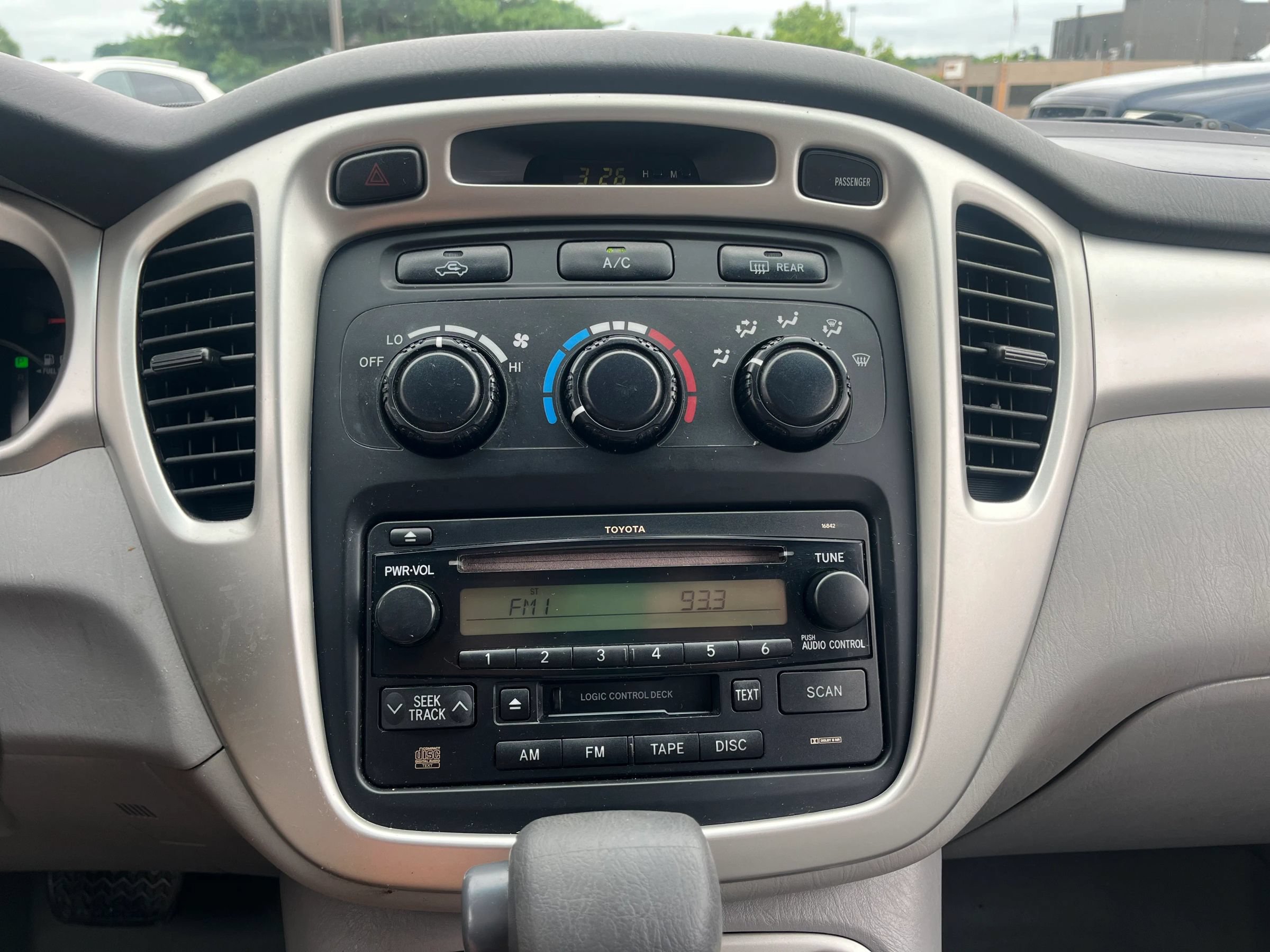 Used 2004 Toyota Highlander 4WD V6 image 18