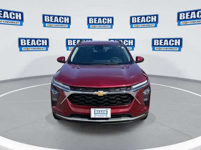 Used 2025 Chevrolet Trax LT w/ Driver Confidence Package FWD image 3