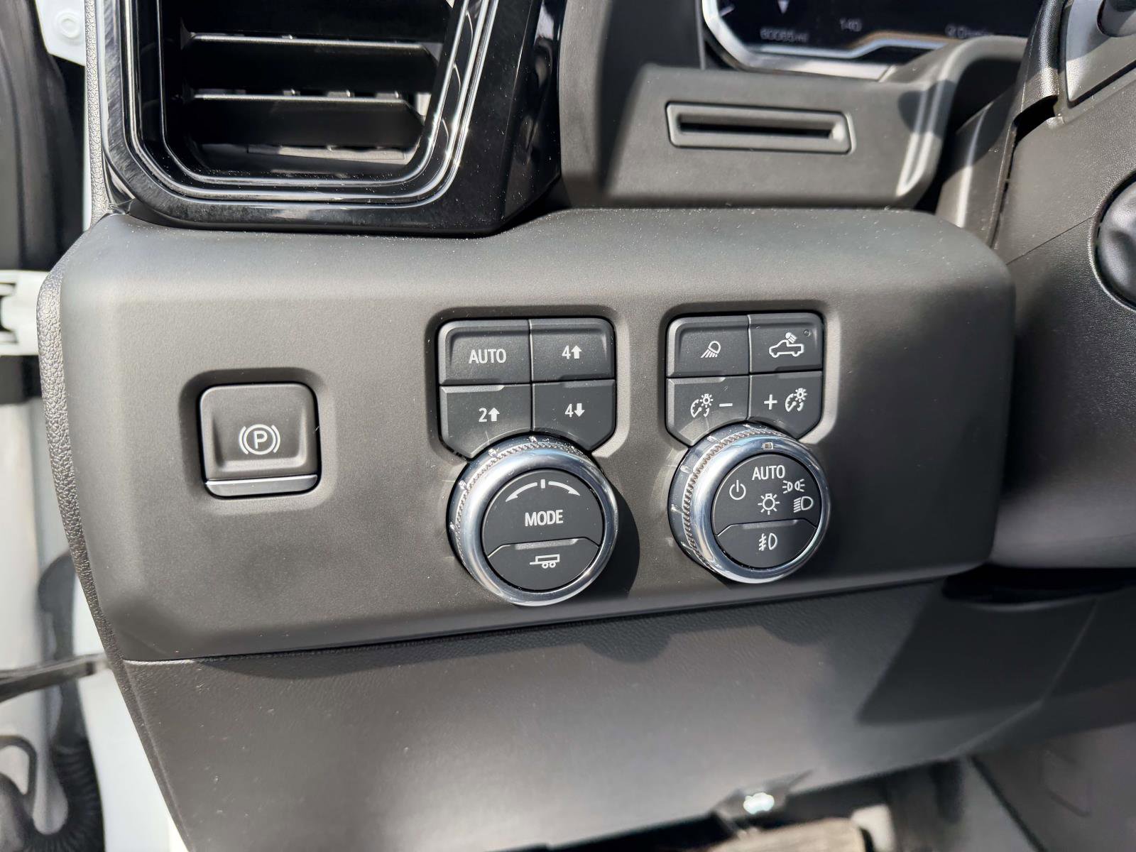 Certified 2023 GMC Sierra 1500 AT4 w/ AT4 Preferred Package image 23