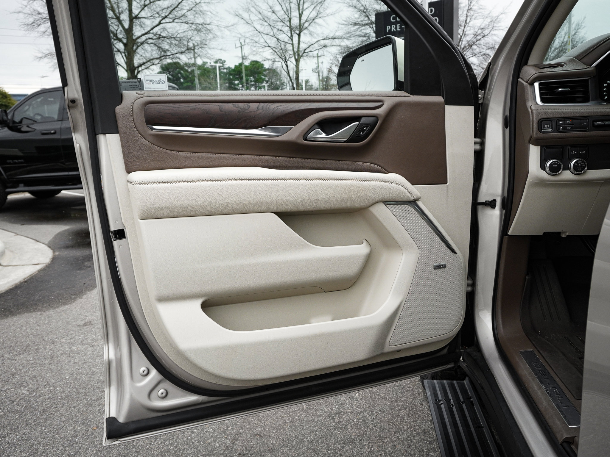 Used 2022 GMC Yukon XL Denali image 14