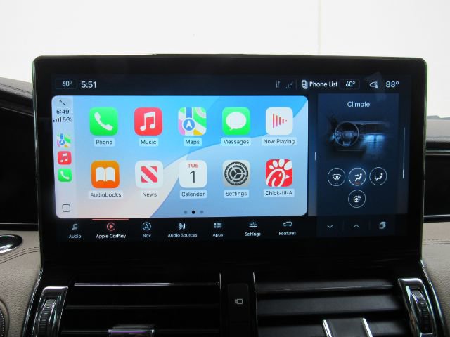 Used 2022 Lincoln Navigator Reserve image 11