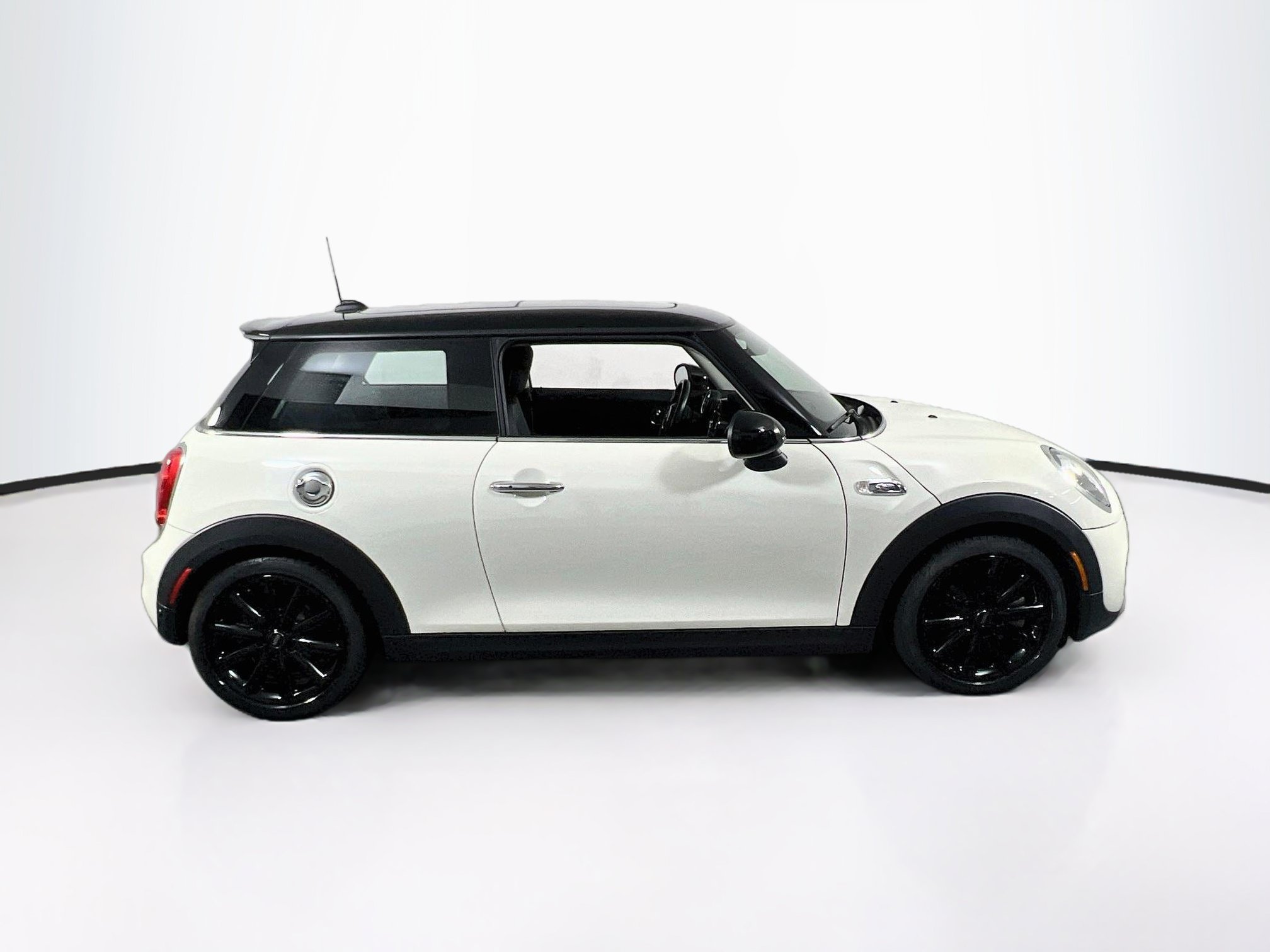 Used 2019 MINI Cooper S FWD image 4