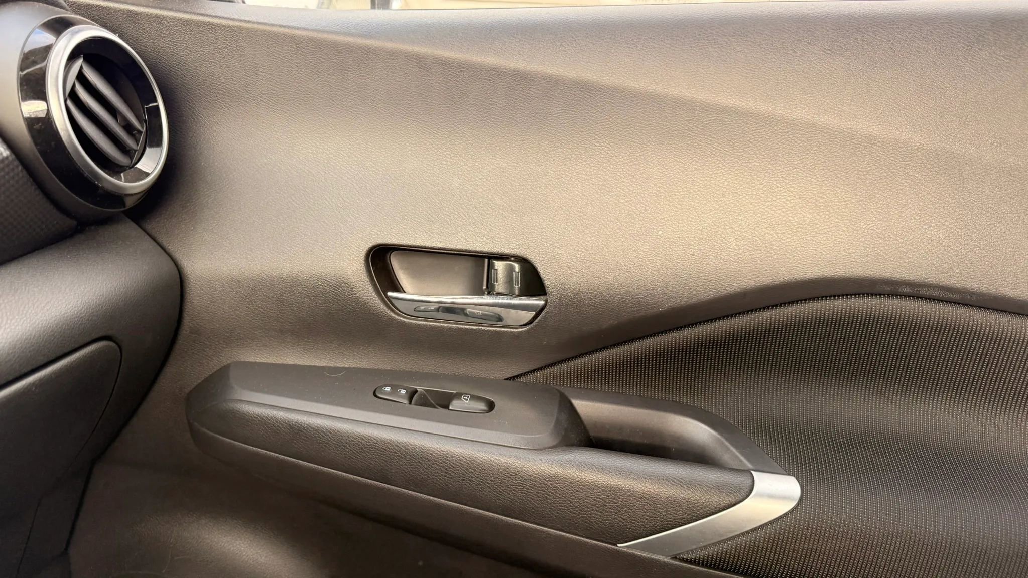 Used 2024 Nissan Kicks SV FWD image 23