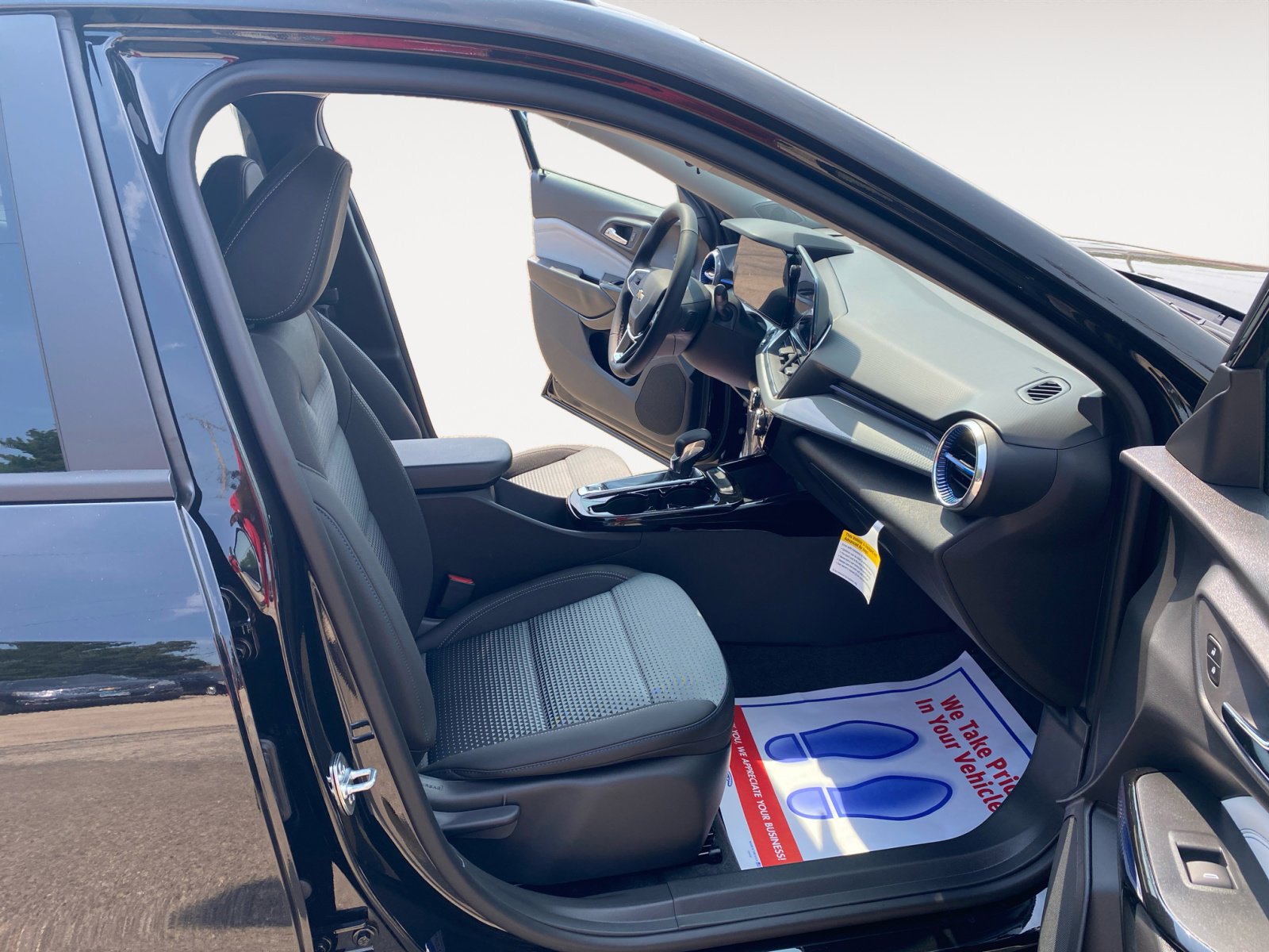 New 2025 Chevrolet Trax LT w/ Driver Confidence Package image 15