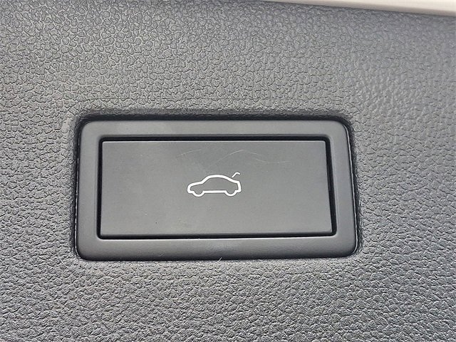 Used 2022 Volkswagen Tiguan SE image 30