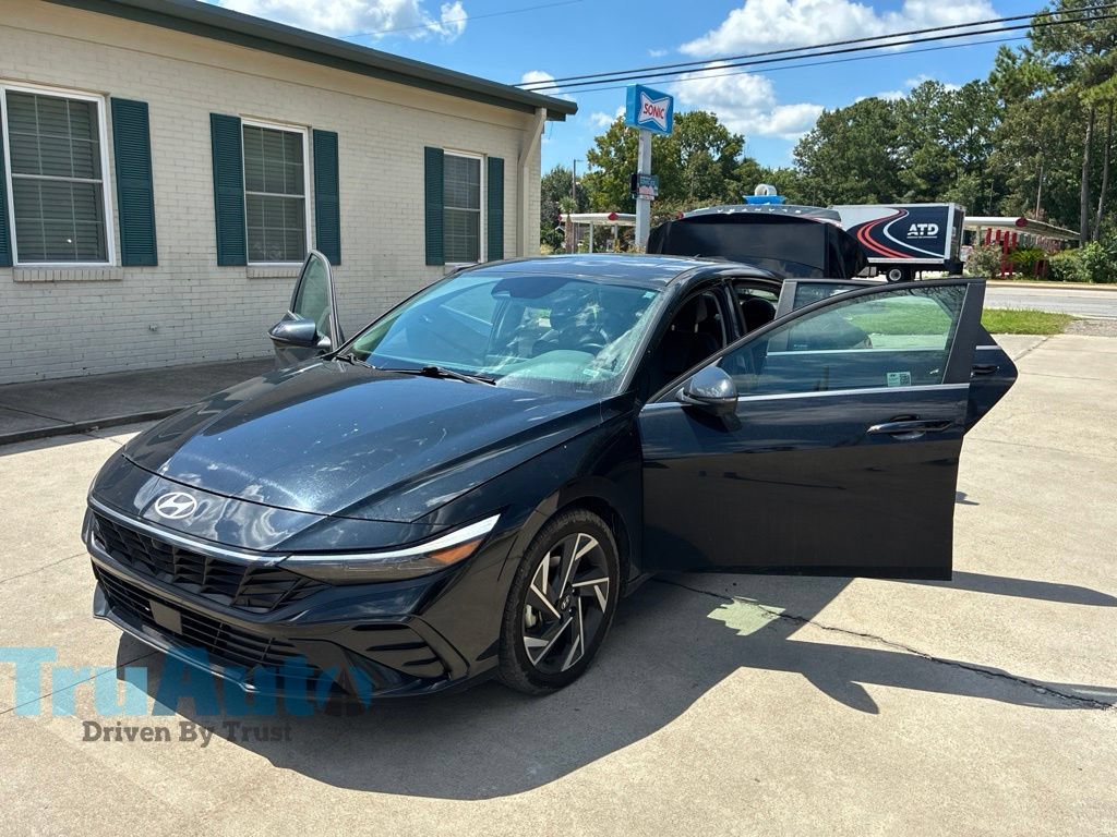 Used 2024 Hyundai Elantra Limited FWD image 13