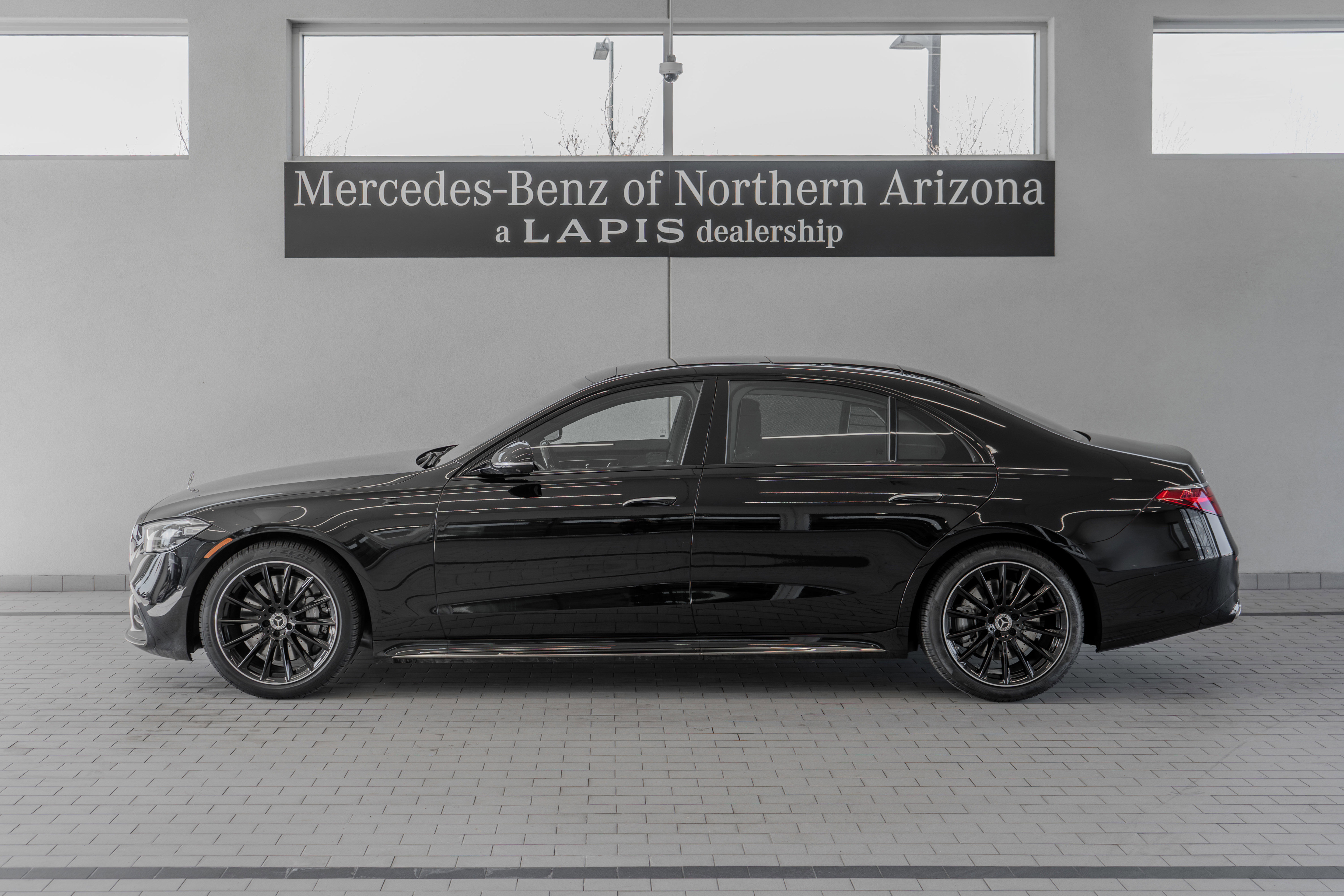 New 2025 Mercedes-Benz S 500 4MATIC image 2