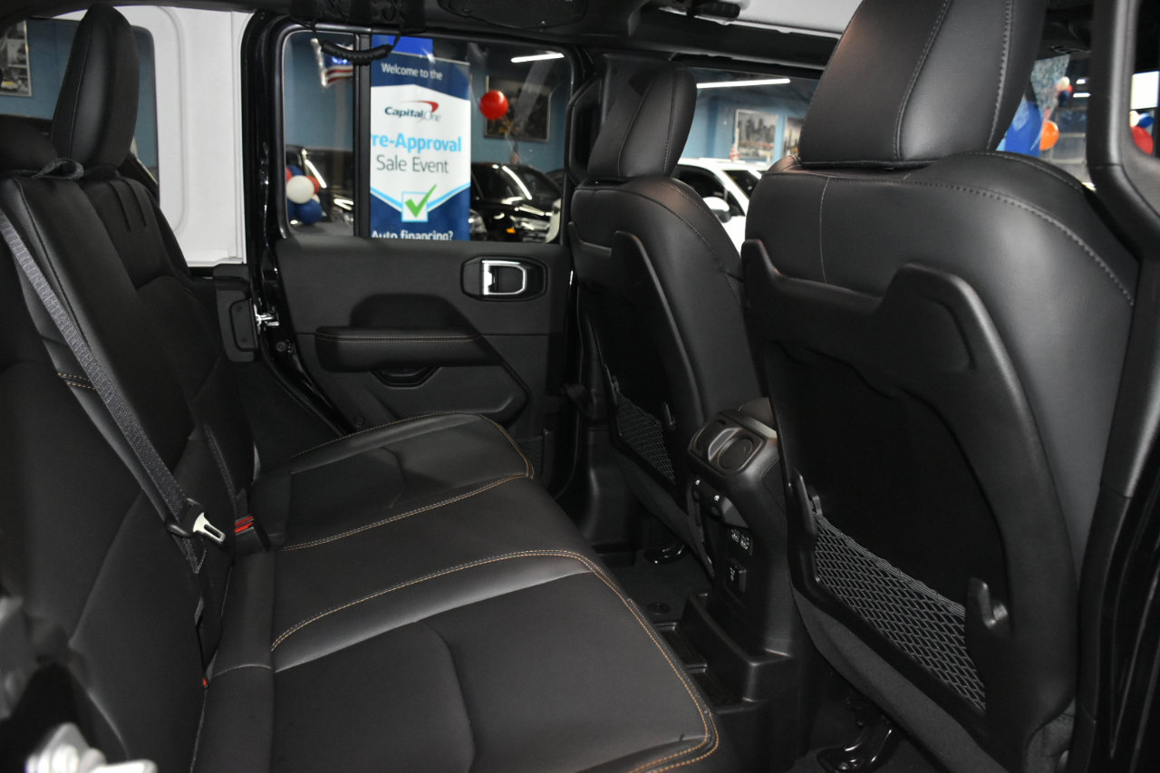 Used 2024 Jeep Wrangler Unlimited Sahara w/ Technology Group image 38