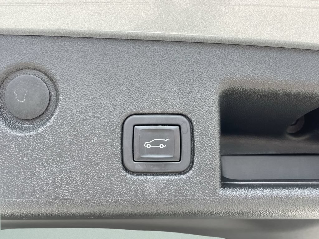 Used 2023 Chevrolet Equinox RS w/ RS Leather Package FWD image 14