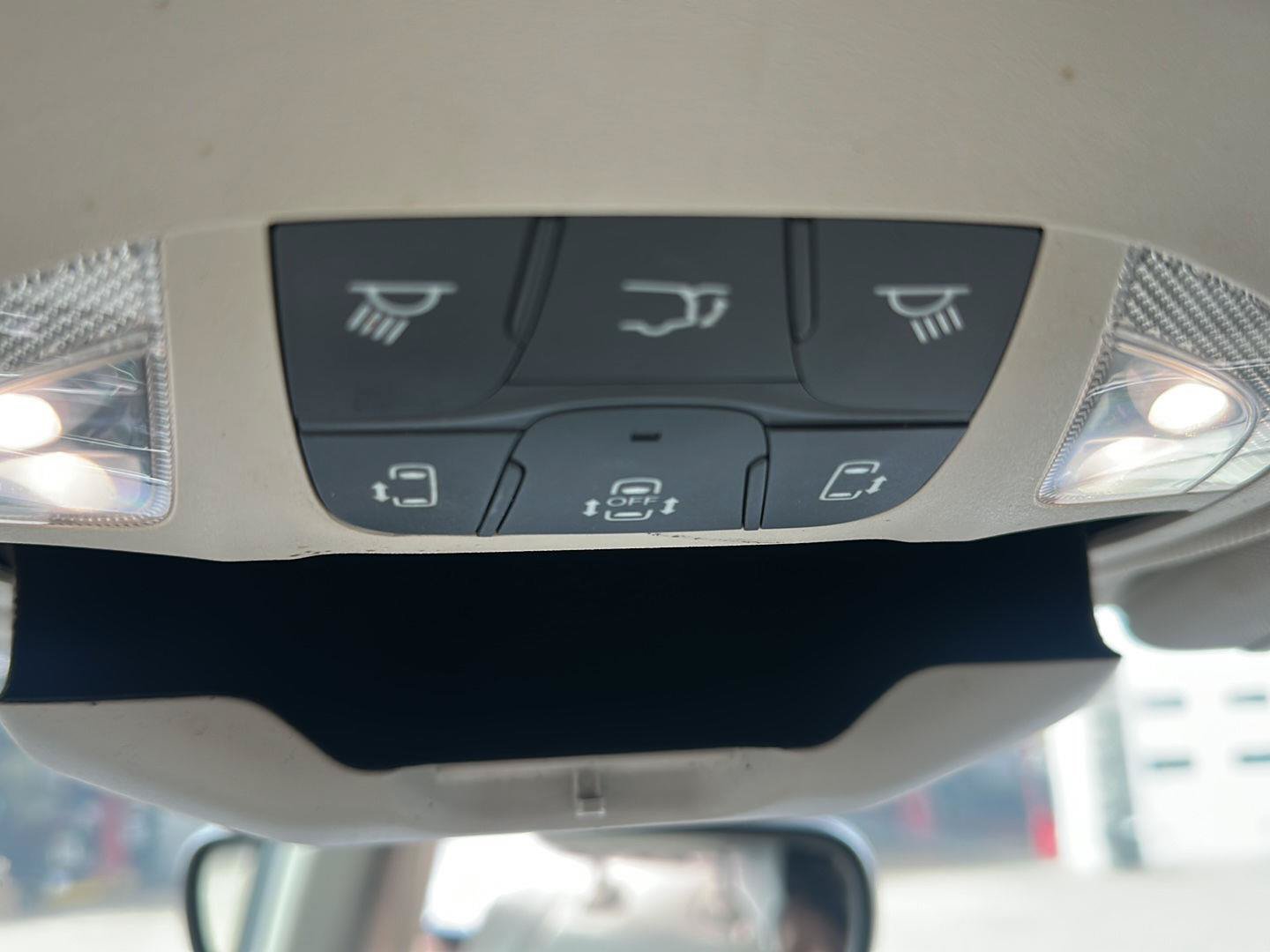 Used 2021 Chrysler Pacifica Touring-L FWD image 9