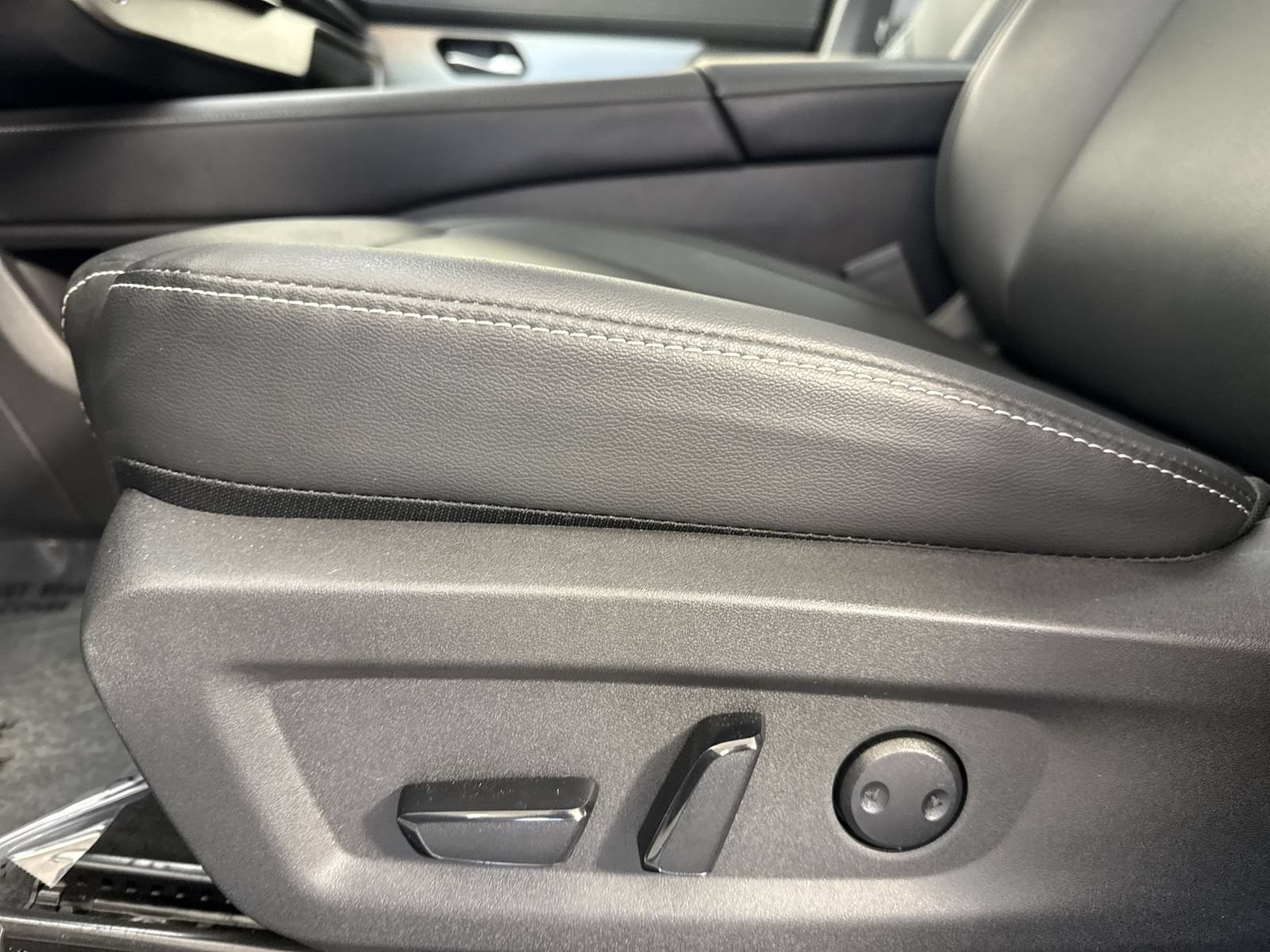 Used 2025 Nissan Murano SL w/ Cargo Package AWD/4WD image 22