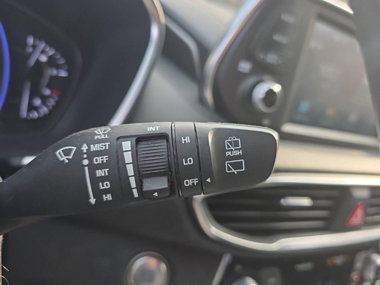 Used 2020 Hyundai Santa Fe SEL w/ Convenience Package image 32