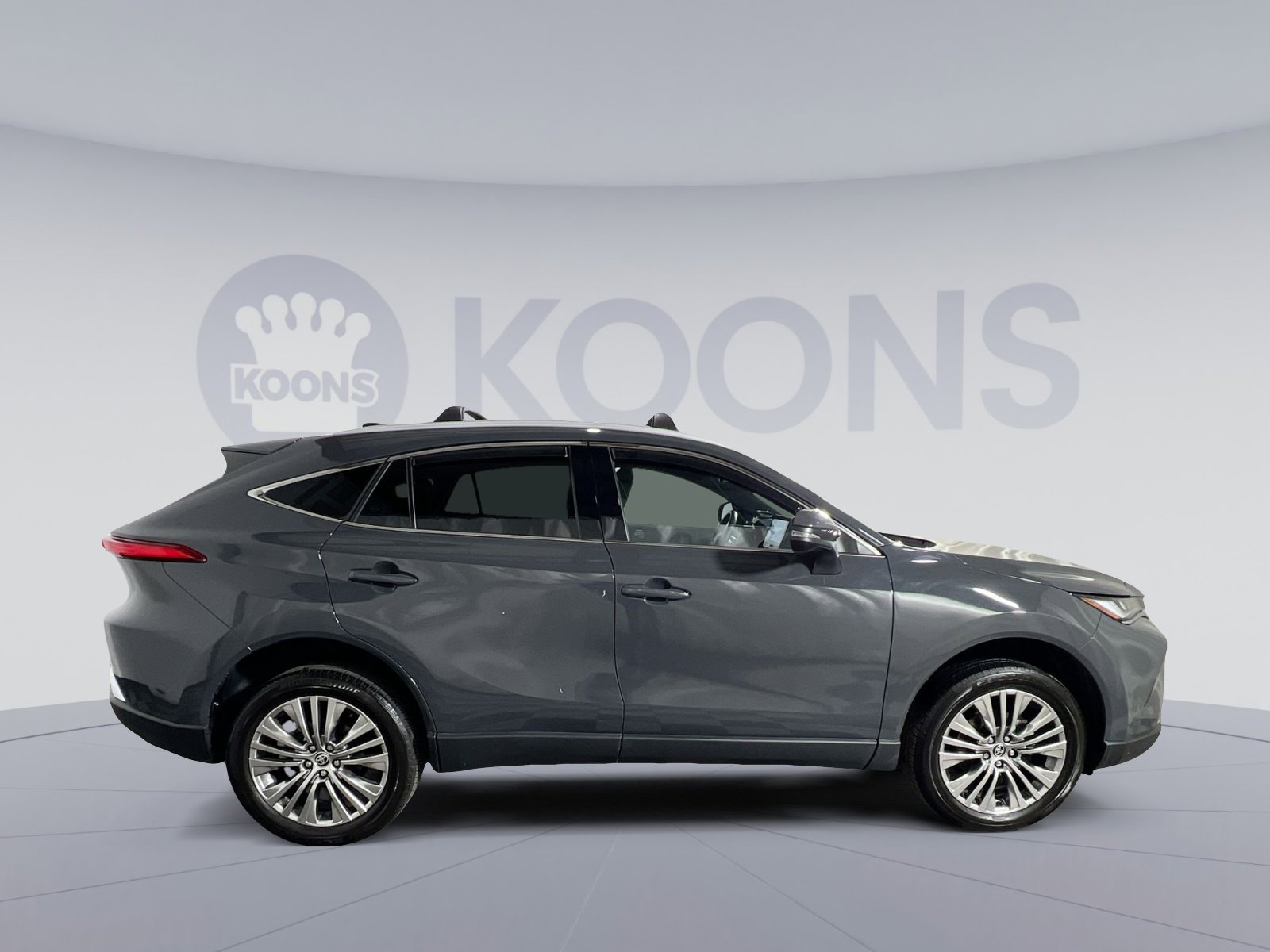 Used 2024 Toyota Venza XLE image 8