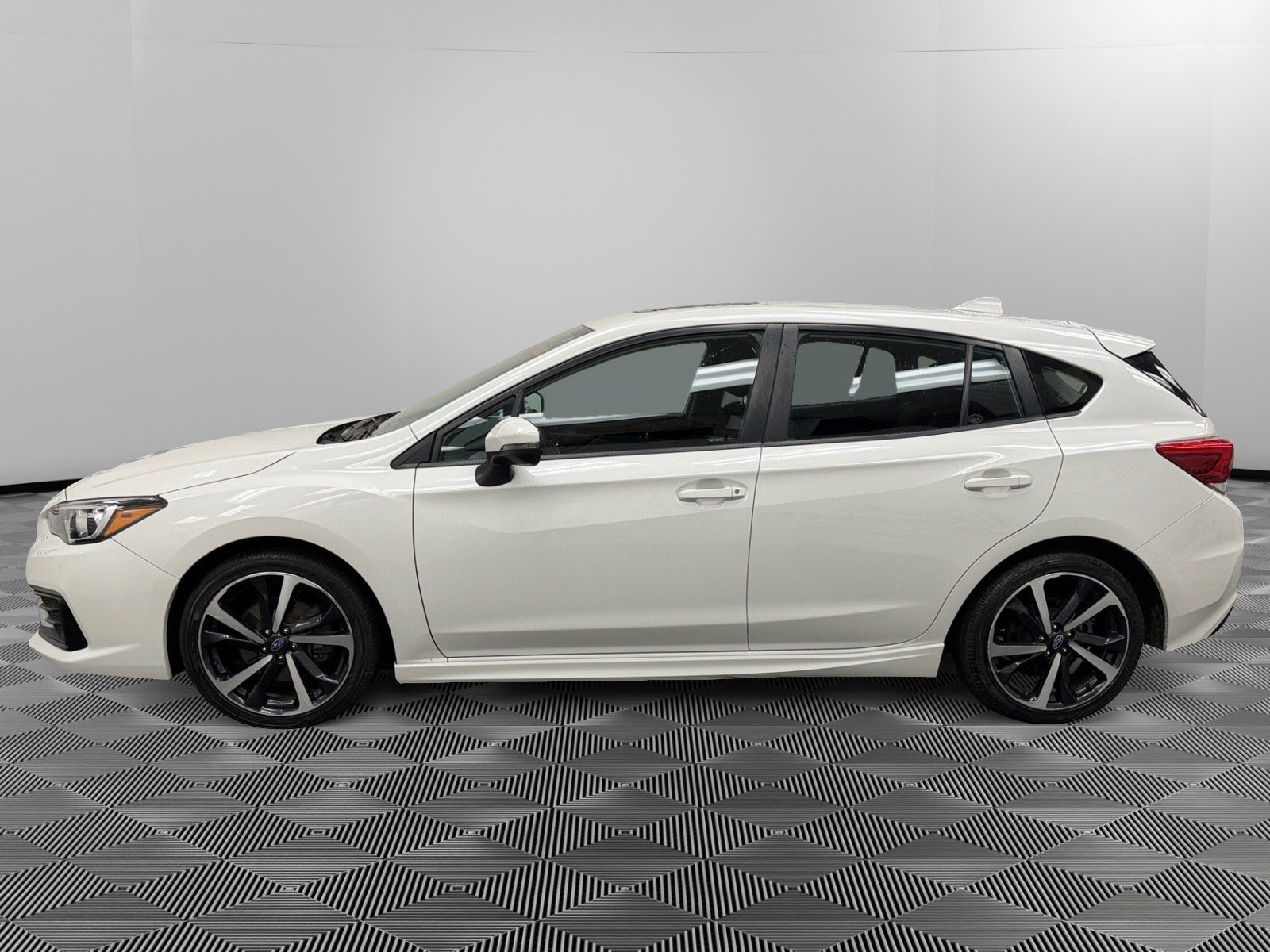 Used 2023 Subaru Impreza 2.0i Sport image 2