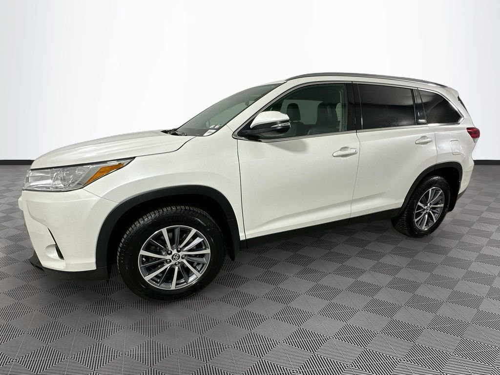 Used 2019 Toyota Highlander XLE AWD/4WD image 6