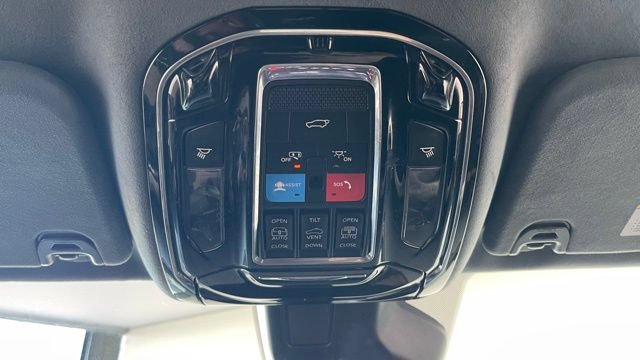 Used 2023 Jeep Grand Wagoneer Series III AWD/4WD image 37
