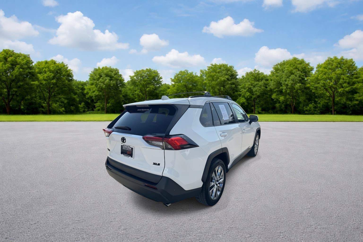 Used 2020 Toyota RAV4 XLE Premium FWD image 4