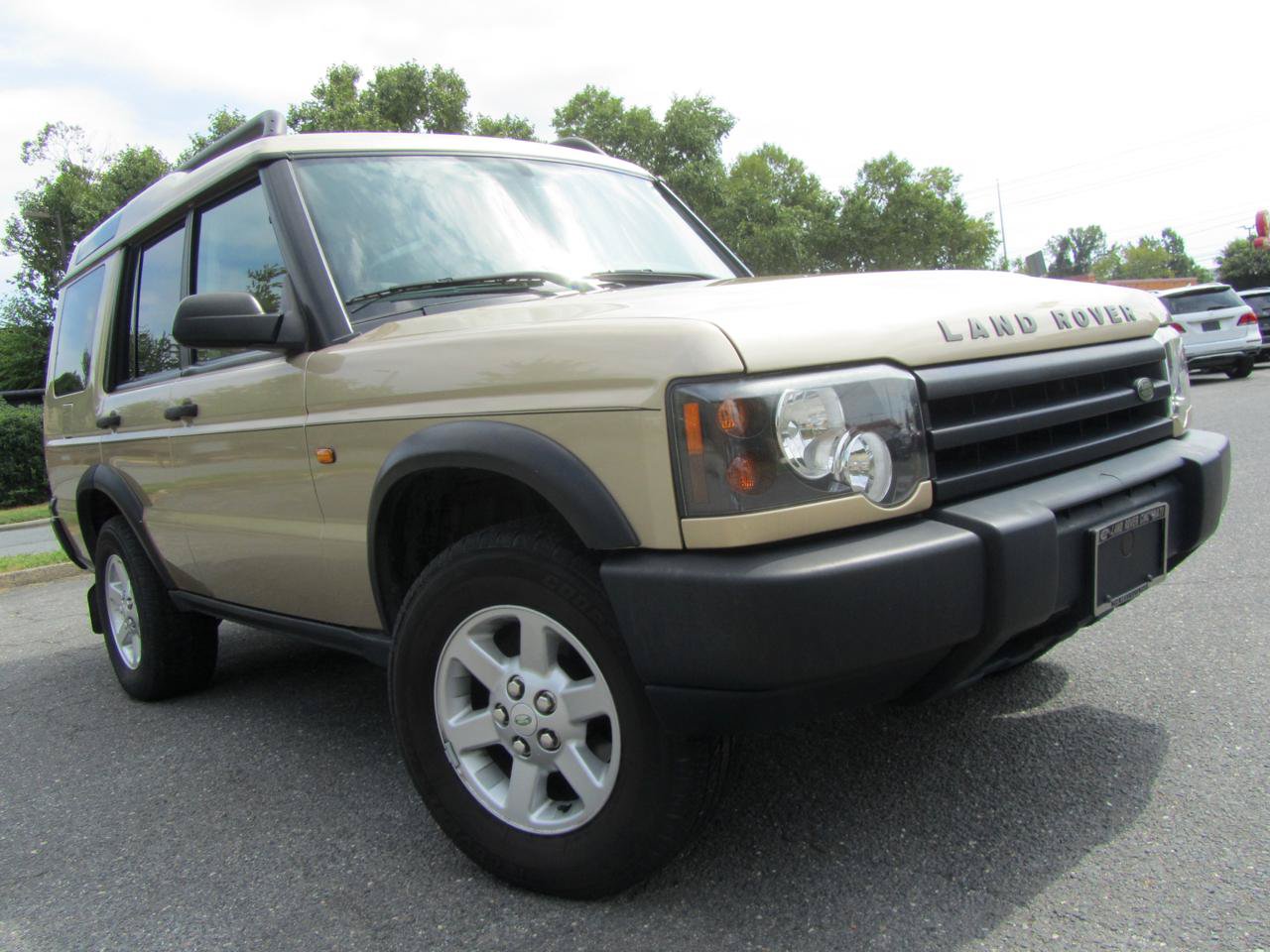 Used 2004 Land Rover Discovery S7 AWD/4WD image 2