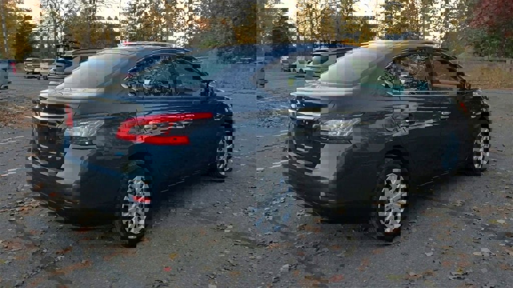 Used 2015 Nissan Sentra S image 8