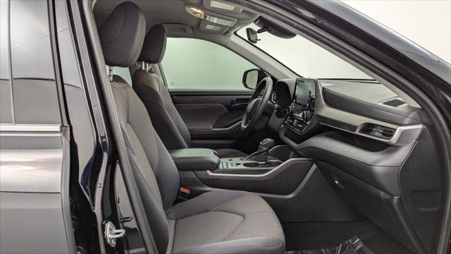 Used 2021 Toyota Highlander L image 21
