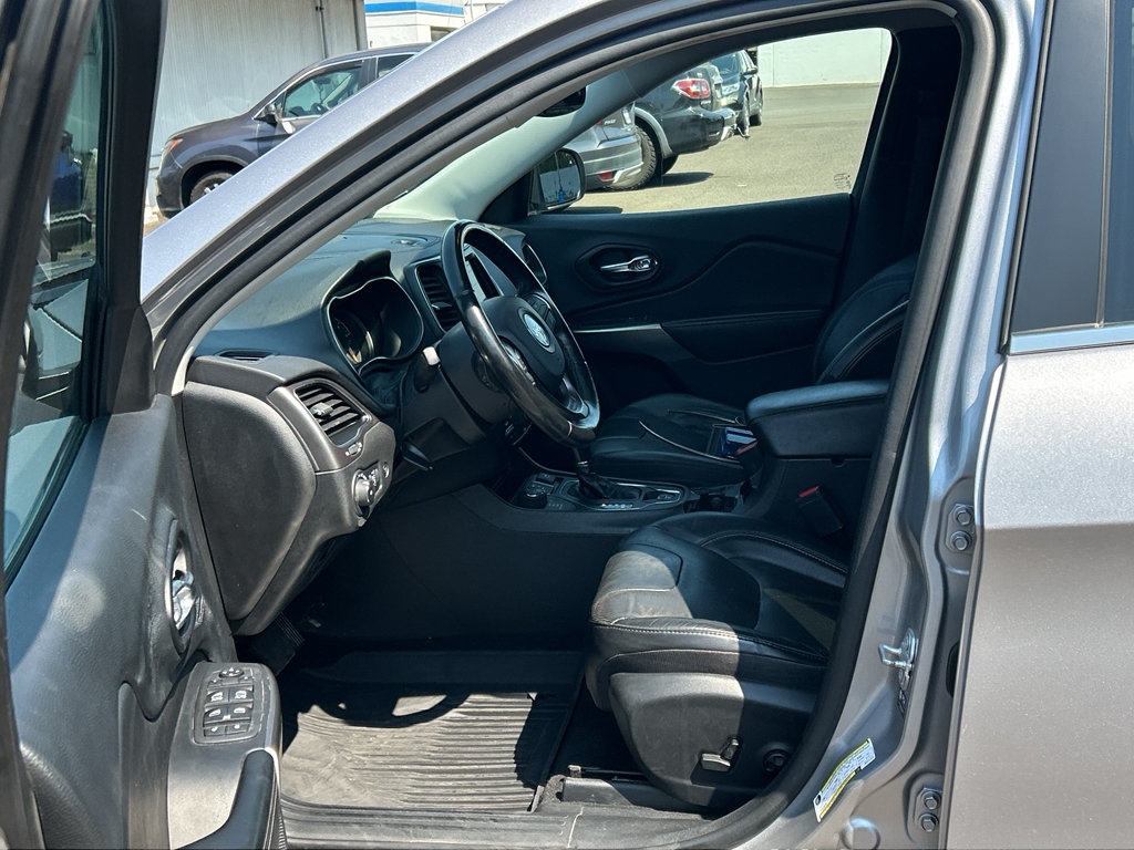Used 2021 Jeep Cherokee Latitude Lux w/ Comfort/Convenience Group AWD/4WD image 11