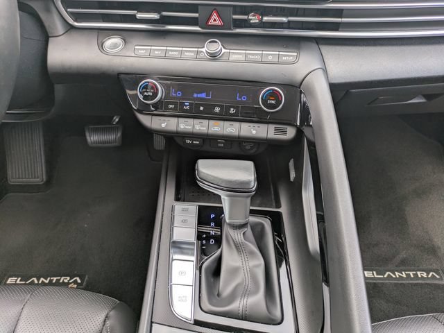 Certified 2023 Hyundai Elantra Limited FWD image 18