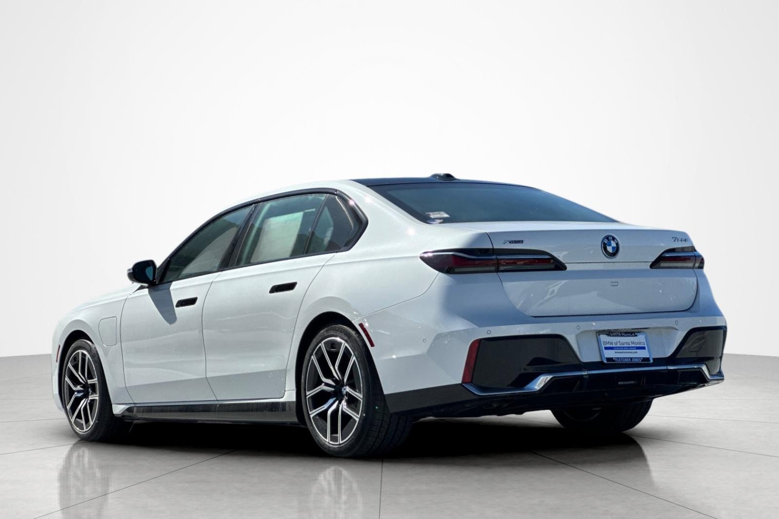 New 2026 BMW 750e xDrive AWD/4WD image 3