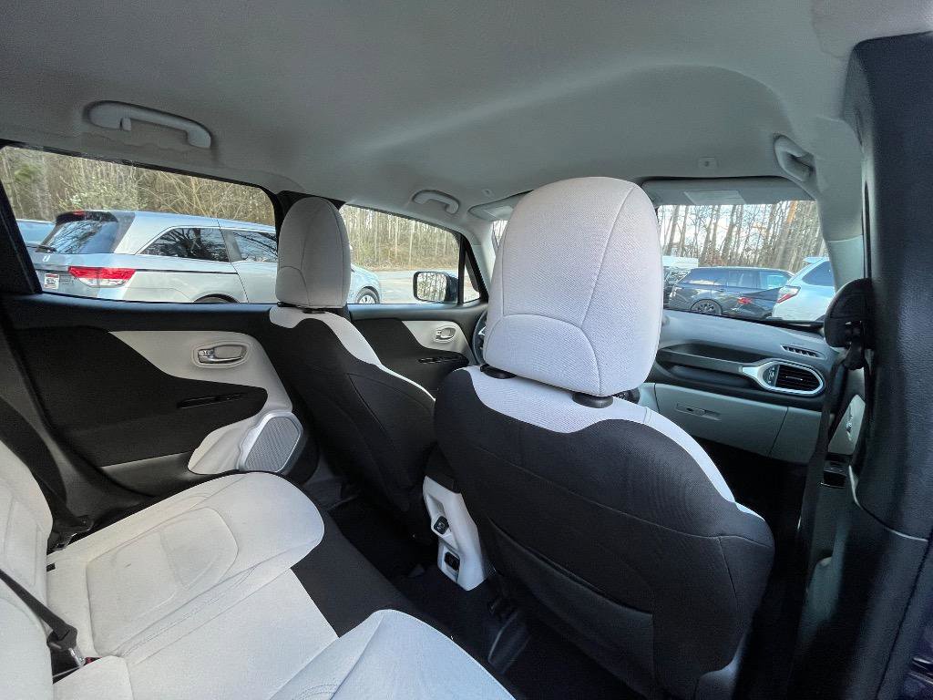 Used 2019 Jeep Renegade Latitude w/ Popular Equipment Group FWD image 35