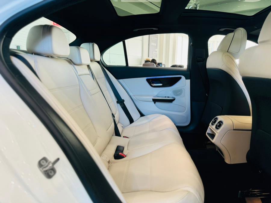 Used 2025 Mercedes-Benz C 300 4MATIC Sedan image 23