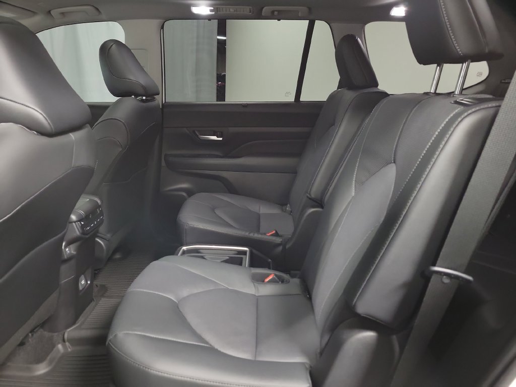 Used 2026 Toyota Grand Highlander AWD Hybrid image 32