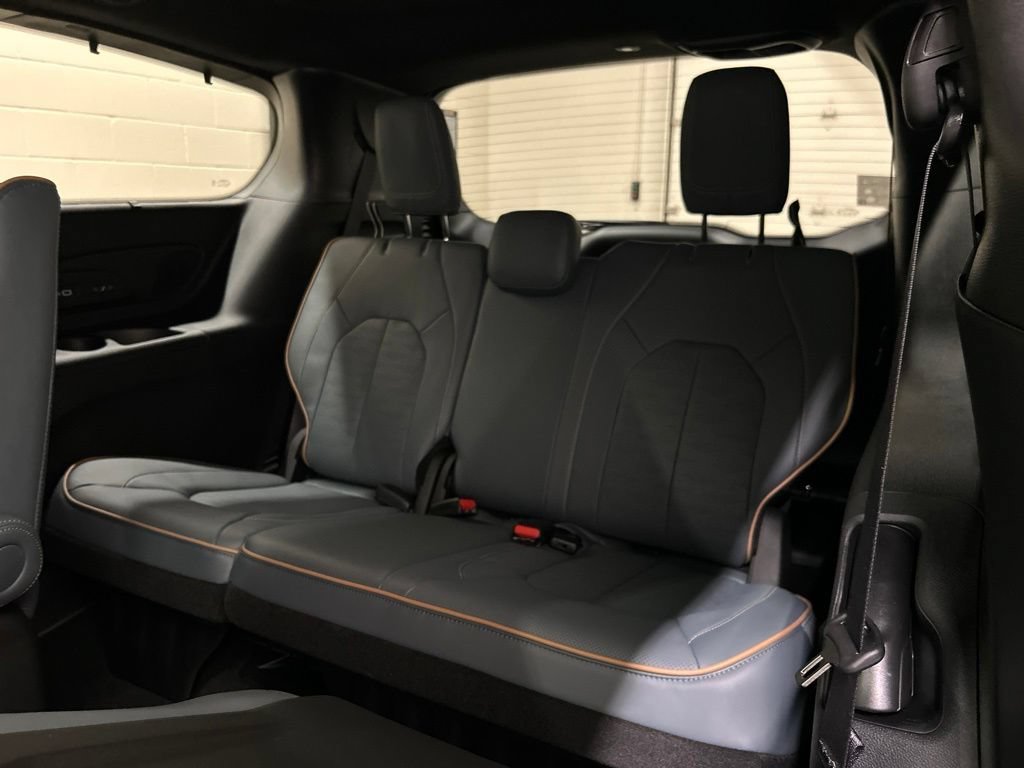 New 2027 Chrysler Pacifica Pinnacle AWD/4WD image 11